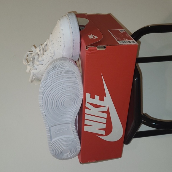 Sneakers 👟 - Picture 3 of 5